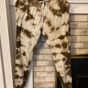 Brown tye-dye LuLu lemon joggers. Size 6.